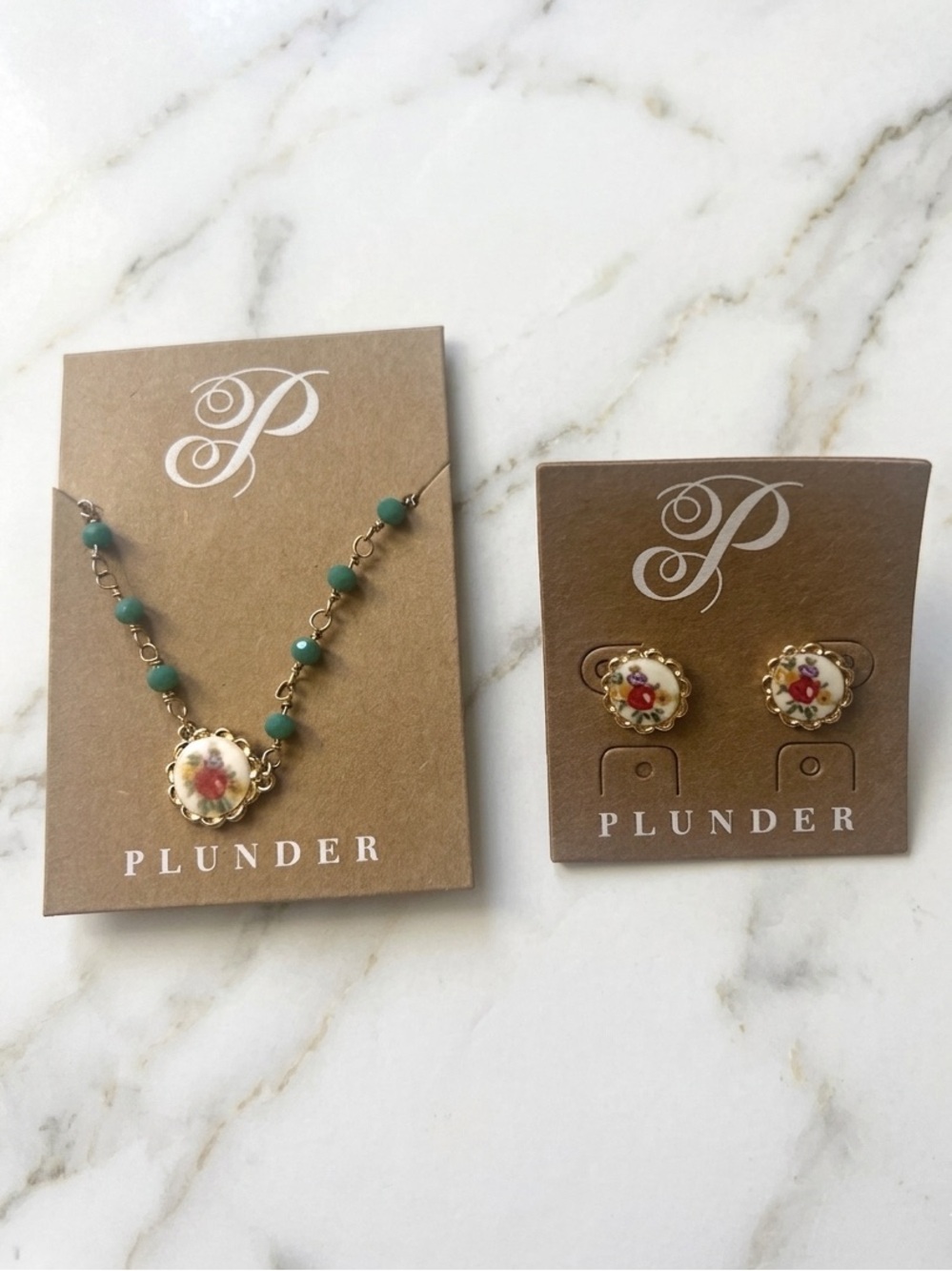 New Plunder Green and Gold Floral Pendant Necklace with Matching Floral